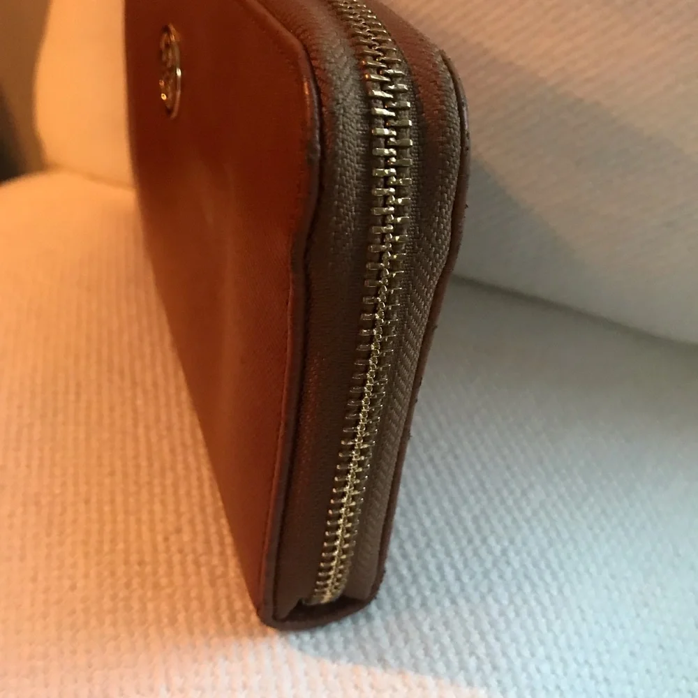 Tory Burch Wallet - Picture 4 of 7